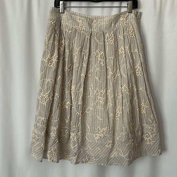 ANTONIO MELANI Dresses & Skirts - Antonio Melani NWT Vintage Whimsy Boho Embroidered Mini Skirt **Size 10** 🌸🌸